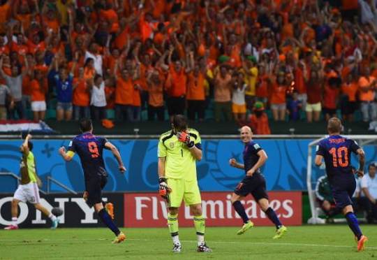 Spain demolished by Netherlands